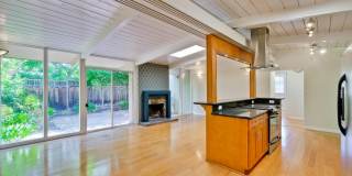 Mountain View Home l Spacious Open Layout Bright and Private Yard Gallery 1