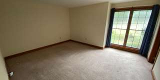 Room in 3 Bedroom Home at Grove Ave Gallery 31
