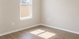FOR LEASE - $1175/MO - 3/2/1 - CLAYTON CARTER Gallery 7