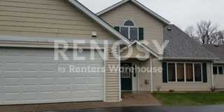 Single Family 2 Bedroom 1 Bath Home with Large Yard Space Gallery 1