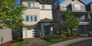 Spacious 4 Bedroom home in North Lynnwood/South Everett Gallery 1