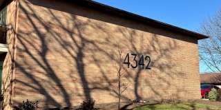 RENOVATED APARTMENT WITH IN-UNIT WASHER-DRYER & GARAGE PARKING! Gallery 31