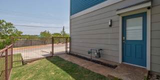 Modern condo, great location, fully Furnished! Gallery 13