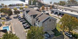 AVIA North Shore Gallery 21