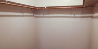 Charming 4 bedroom, 2 bathroom home in Greensboro w lake front views Gallery 25