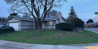 400 W Creekside Circle Gallery 1