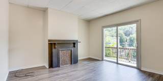 Available August 2026 - 3 Bedroom Home w/ Central AC & Spacious Yard! Gallery 3