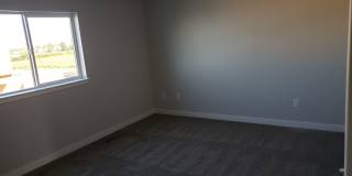 Spacious Springville Townhome Gallery 19