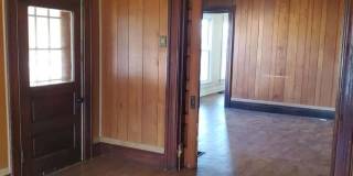 Great 3 bed 1.5 Bath close to University of Dayton, MIami Valley Hospital and greater Dayton. Gallery 4