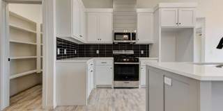 Beautiful! 4-Bed Home in Mustang Gallery 8