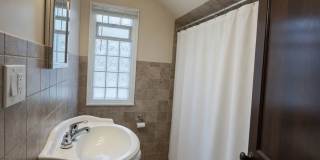 Updated 1 bedroom 1 bath, Upper Level Unit Gallery 8