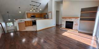 Luxurious 3 Bedroom, 2 Bathroom GORGEOUS townhome! Gallery 5