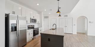 Colina Hillside Gallery 80
