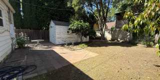 Cozy 2 bed 1 bath available now! Gallery 23