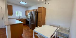 2 bedroom Partially furnished Condo Gallery 5