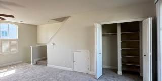 2 bedroom 2.5 Bathroom Windsor Town Green Condo with carpet and A/C Gallery 5