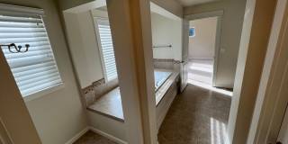 Spacious 5-Bed, 2.5-Bath Single-Family Home in Redmond Spacious 5-Bed, 2.5-Bath Single-Family Home in Redmond Gallery 12