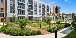 Everleigh Vernon Hills 55+ Active Adult Apartment Homes Gallery 6