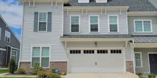 Beautiful end unit townhouse in Cosby Village with loads of extras. Gallery 1