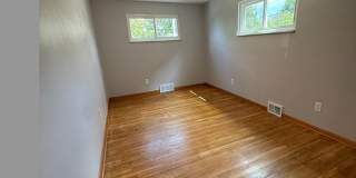 Adorable 3 Bedroom, 2 Bathroom Home with Garage & Off-Street Parking Gallery 16