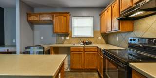 2-Story 3 Bedroom, 3 Bathroom Home with Solar Panels!!! Gallery 12