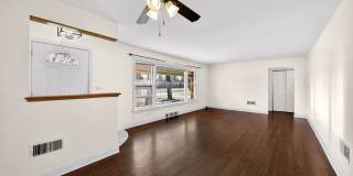 Gorgeous 3 Bedroom Home in Mount Prospect! Gallery 5