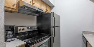 Furnished 1x1 North Campus Apartment on Guad Gallery 7