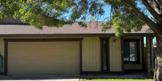 CUTE 2 BEDROOM DUPLEX IN EAST ROSEVILLE!! Gallery 1