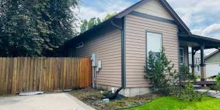 Centrally Located - 3 Bed - 2 Bath - Fenced Yard Gallery 3