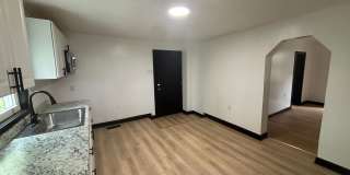 Beautiful 3 Bedroom, 2 Bathroom Home with Private Drive and Large Yard! Gallery 4