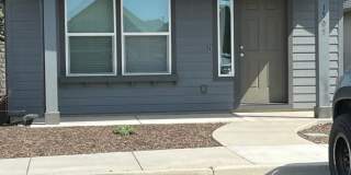 2 Bedroom / 1 Bathroom Cottage in SW Redmond OR Gallery 1
