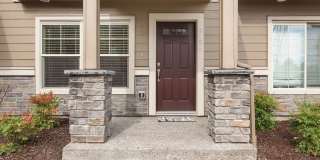 Spectacular 2 Bed | 2.5 Bath + Office/Den Townhome | Prime Hillsboro Location | Modern Living | Close to Everything Gallery 3