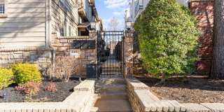 This luxurious townhouse on Cherry St. Gallery 42