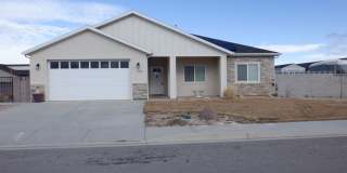 3 Bed 2 bath with 2 car attached garage Gallery 1