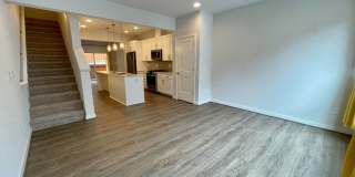 Like-New Beardslee Townhouse... Gallery 16