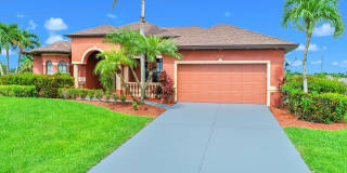 Fully Furnished Heated Pool Home Gallery 16