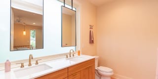 CHARMING, MODERN, CUSTOM HOME IN MID-CITY FOR RENT Gallery 31