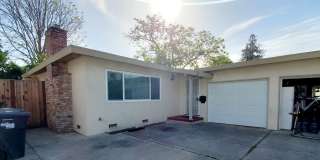 Lovely 3 bedroom 2 bath duplex with private garage and backyard Gallery 1