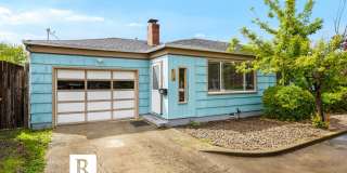 3 Bedroom / 2 Bath - Ranch Style Home West Medford / Huge Back Yard! Gallery 1