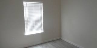 1202 W 11 Street Gallery 19