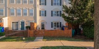 Beautifully maintained townhouse in Wellington Trace available early October! Gallery 1