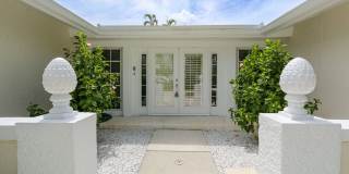 ** LUXURY PARK SHORE STUNNING FULLY REMODELED MODERN UNFURNISHED 3/2 PRIVATE LARGE PATIO HOME WITH PRIVATE PARK SHORE BEACH ACCESS ** NO HOA ** MOVE IN TODAY ** Gallery 4
