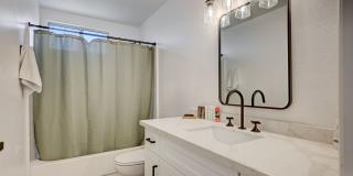 Furnished 4 bedroom home in the Lakes! Gallery 41