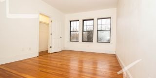 Worth the Walk! Gorgeous 4bd/2bath in Brookline Gallery 8