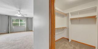 Charming 3BR Townhome in Lincoln Gallery 14