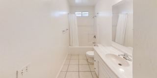 5 Bed / 3 Bath on Rockford Dr (Large Rooms & Backyard) – Walk to Campus!! Gallery 10