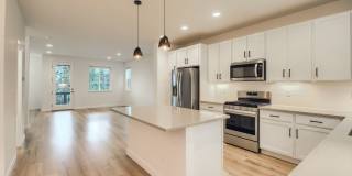 Modern 3 Bedroom townhome in Prime Location (Mountain Views!) Gallery 1