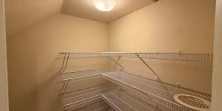 Bright Open-Concept Condo with 1-Car Garage in Prime Commuter Location Gallery 6