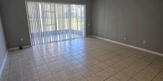 Lakefront Townhome in MetroWest Gallery 9