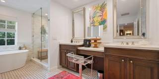 302 NW 16th Street Gallery 29